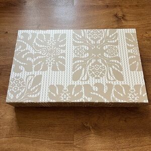 ALOHA Collection Manuheali’i Box